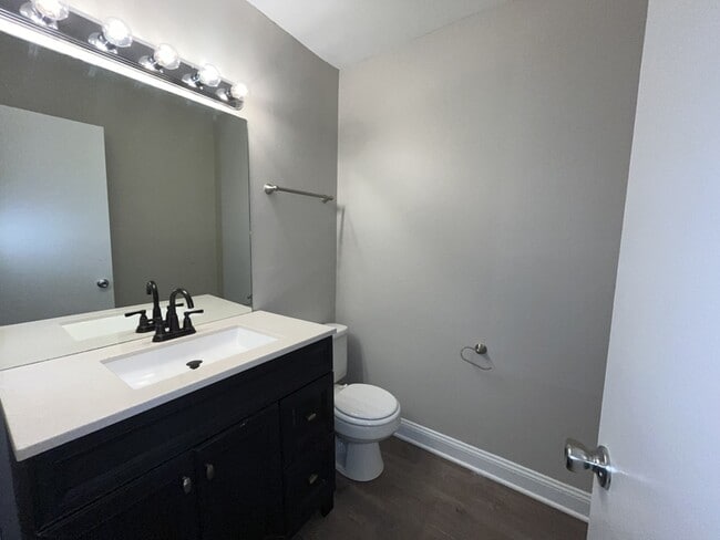 Building Photo - 1212 Schaub Dr