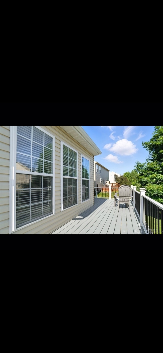 Building Photo - 3492 King Edward Wy