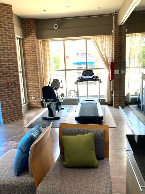 Building Photo - 401 20th St S