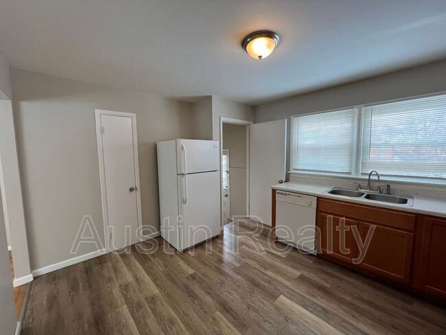 Building Photo - 10117 Niblic Dr