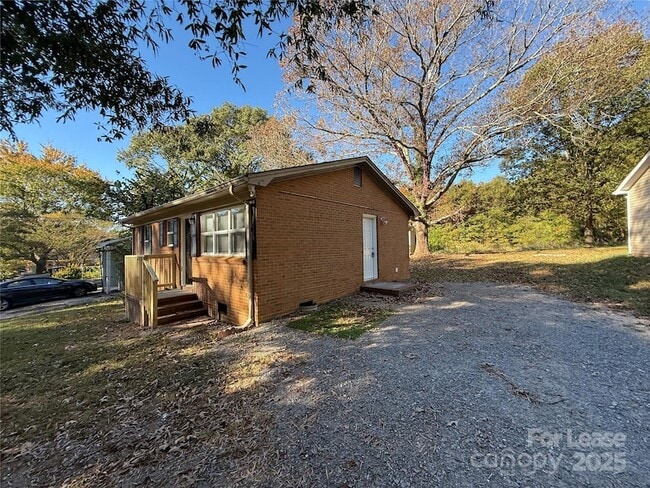 Building Photo - 431 Red Tip Ln