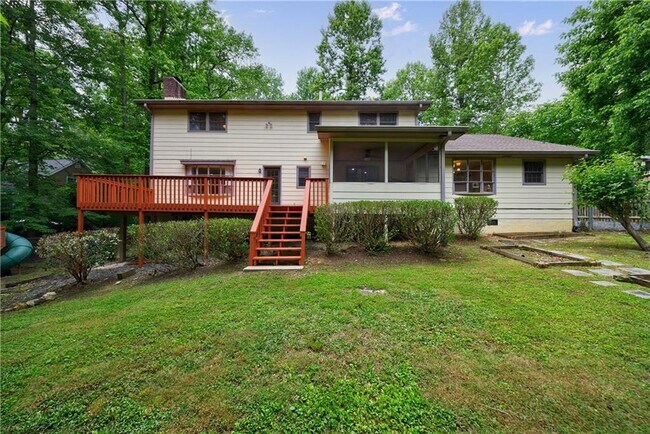 Building Photo - 10565 Shallowford Rd