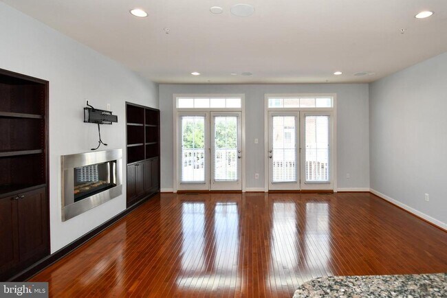 Building Photo - 409 Hydrangea Place