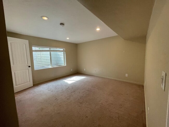 Building Photo - 1173 S 520 W St