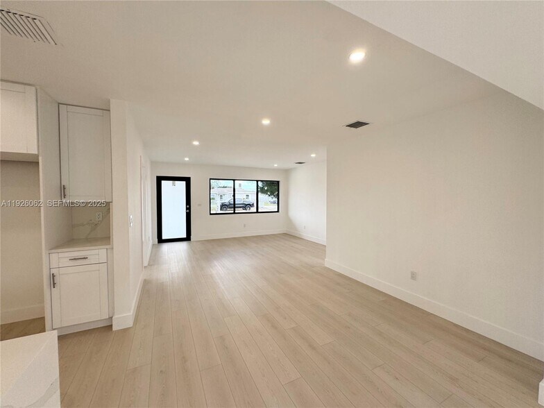 Building Photo - 15300 NW 32nd Ave