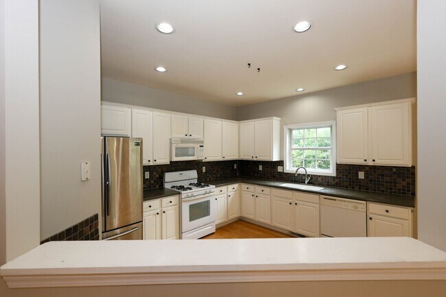Building Photo - 2895 Haynes Club Cir SW