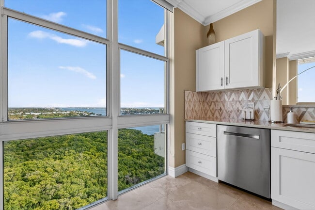 Building Photo - 700 E Boynton Beach Blvd