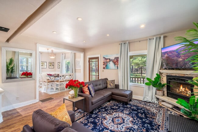 Building Photo - 4955 Hidden Hollow Rd