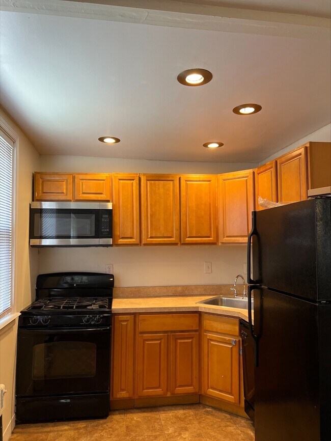 Kitchen Area - 158 W Cheltenham Ave