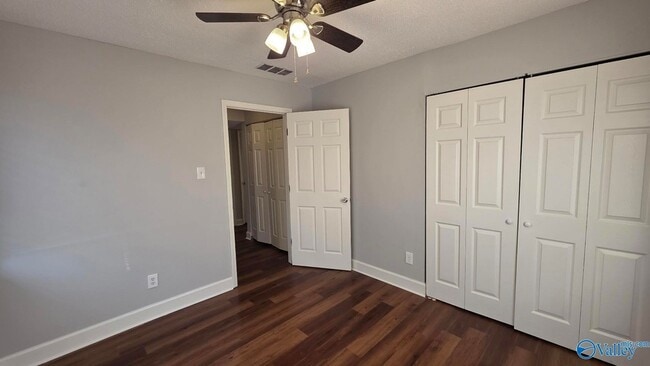 Building Photo - 628 Canterbury Ave SW