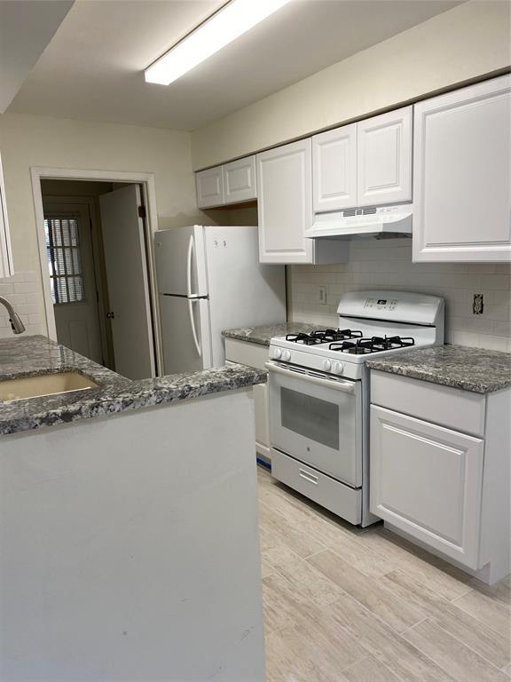 Building Photo - 12412 Deer Falls Dr