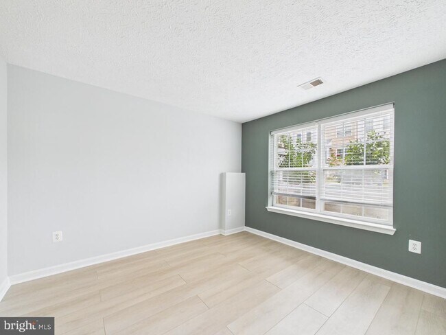 Building Photo - 7981 Calvary Ct