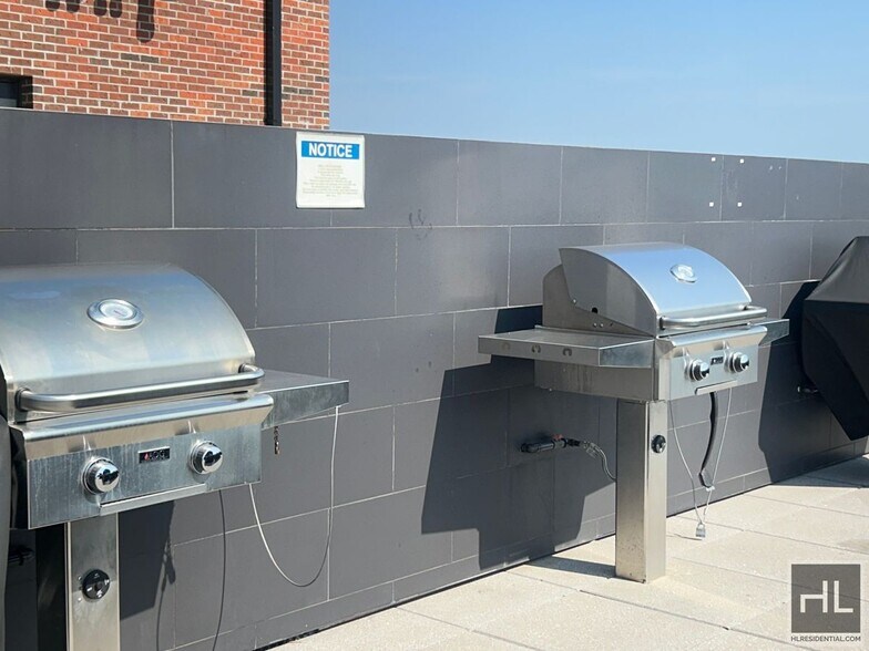 Building Photo - NORTHERN BOULEVARD