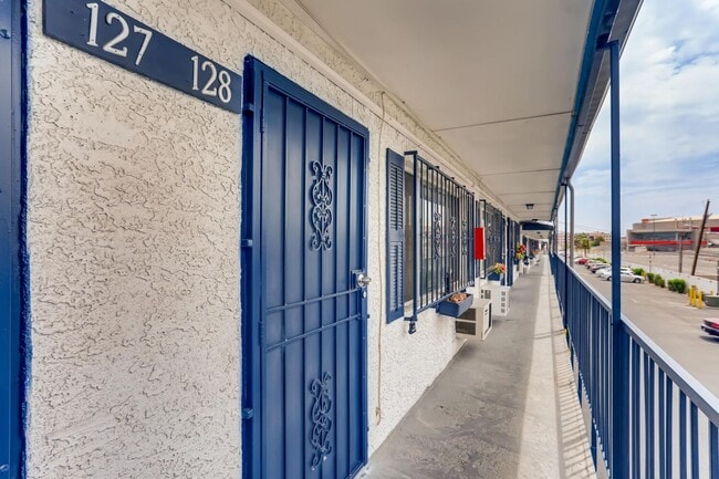 Building Photo - *** NOVEMBER MOVE-IN SPECIAL - Half Off First Month's Rent! ***  Modern 1 bedroom Condo next to UNLV