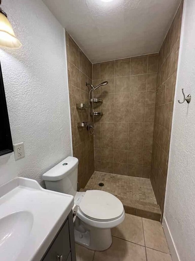 Building Photo - 6870 SW 5th Ct