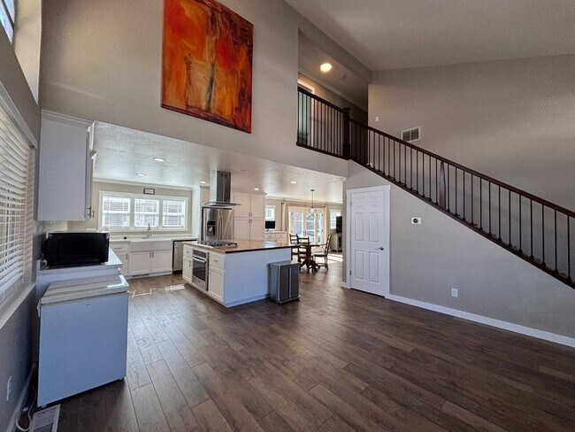 Building Photo - 430 Inverness Way