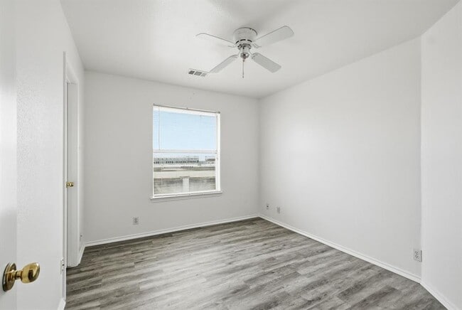 Building Photo - 2849 Southampton Way