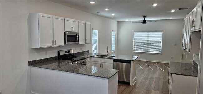 Building Photo - 1378 W Mt Comfort Rd