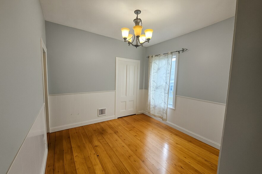 Building Photo - 8 Randall St