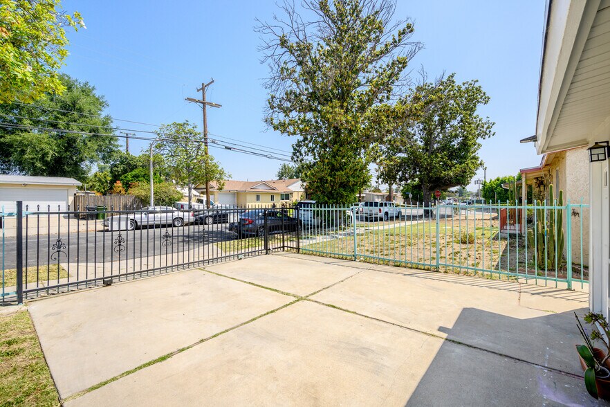 Building Photo - 13840 Community St