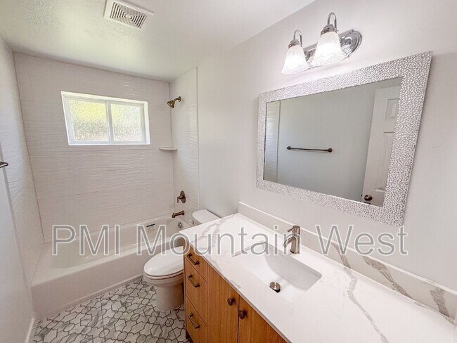 Building Photo - 1356 S 1000 W
