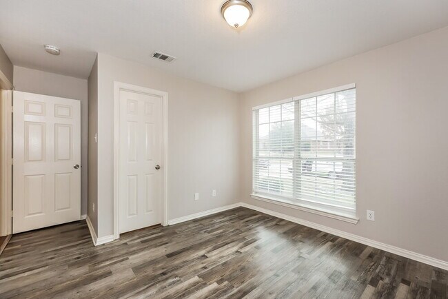 Building Photo - 155 Hannah Cir