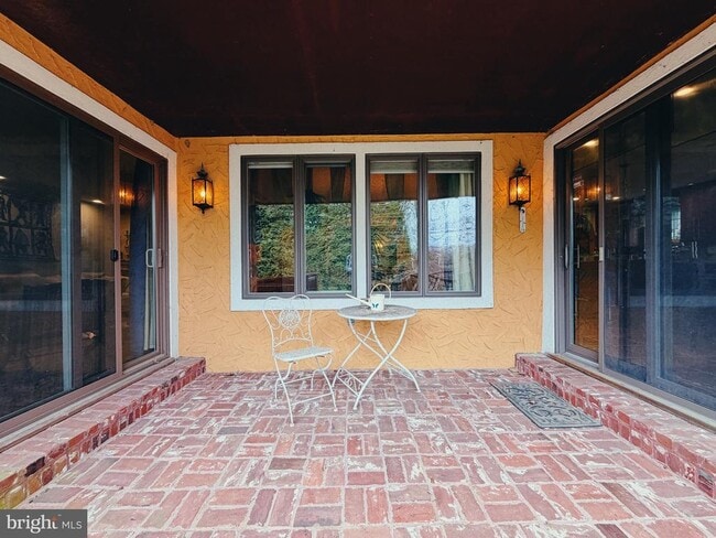 Building Photo - 1317 Mettler Rd