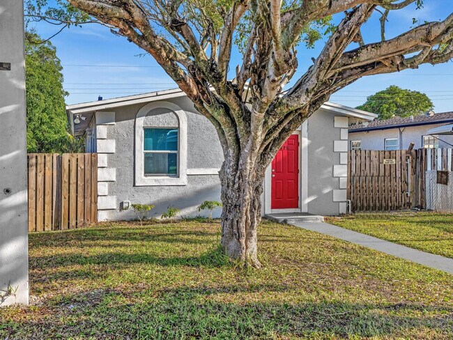 Building Photo - 525 NW 10th Ave