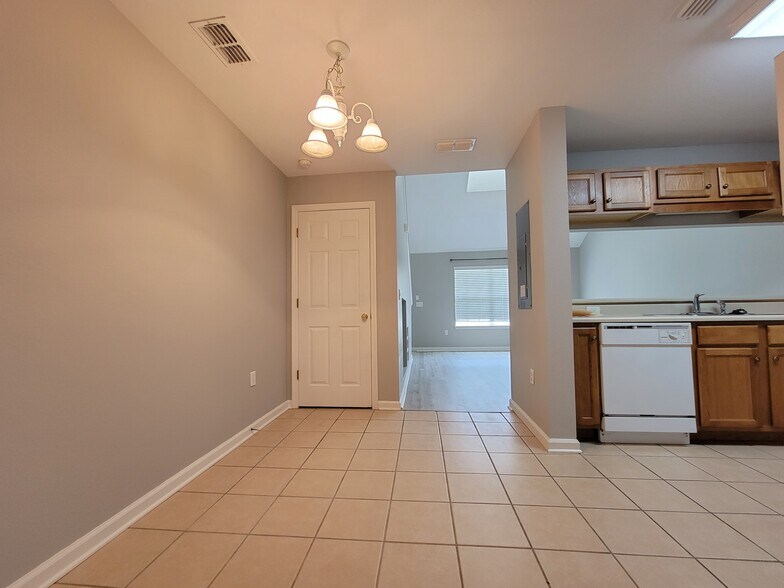 Building Photo - 4434 Gearhart Rd