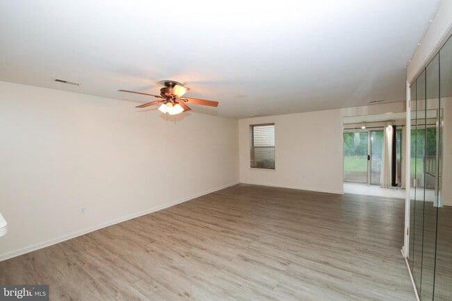 Building Photo - 1243 Independence Square