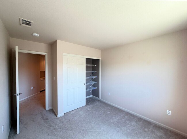 Building Photo - 720 Legends Pl