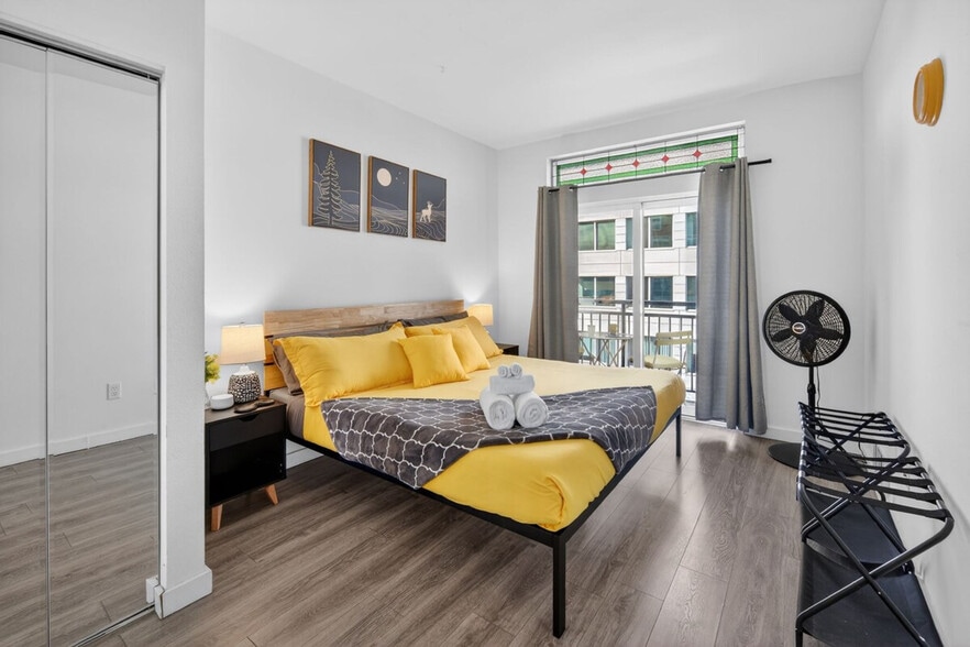 Building Photo - 2415 2nd Ave