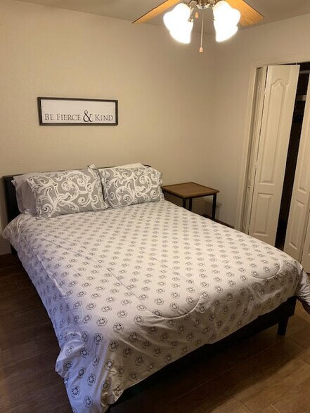 Front Bedroom - 3559 Rosewood Ave