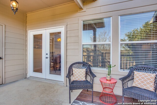 Building Photo - Stone Oak Town Home