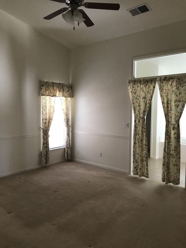 Building Photo - Beautiful & Spacious home!