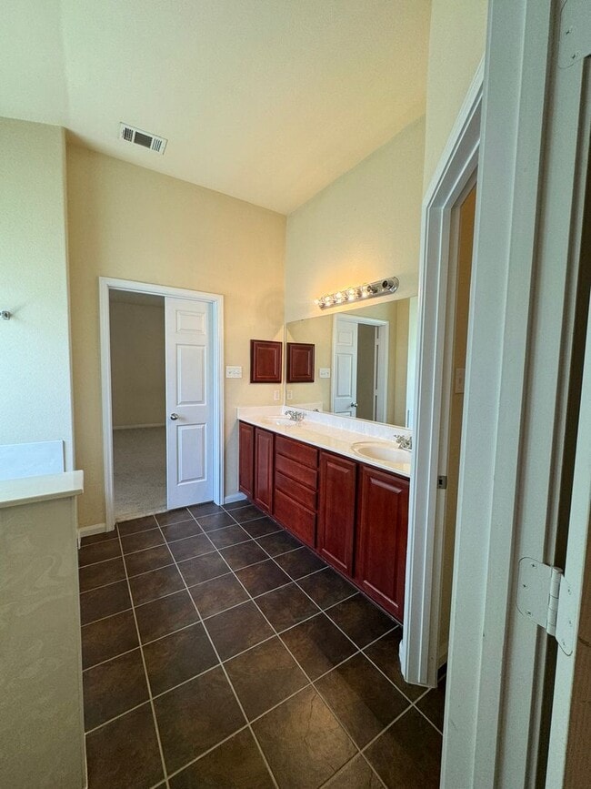 Building Photo - Beautiful 2 Story 4 Bdrm 2.5 Bath With a Loft