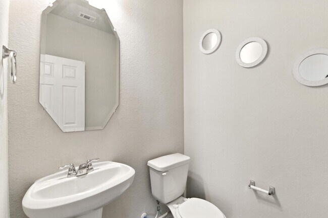 Building Photo - Spacious Home with Resort-Style Amenities