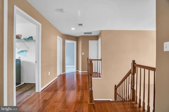 Building Photo - 8142 Tenbrook Dr