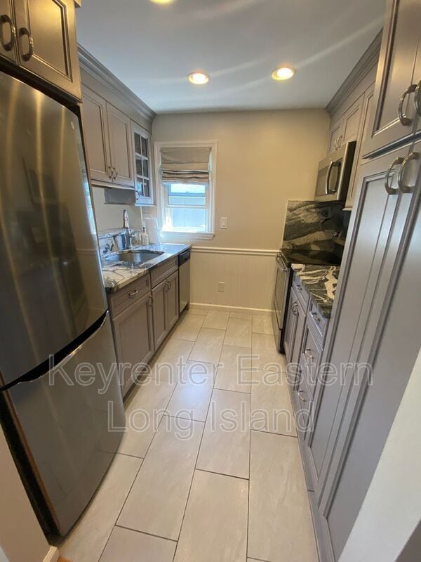 Building Photo - 24 Laurelton Ave