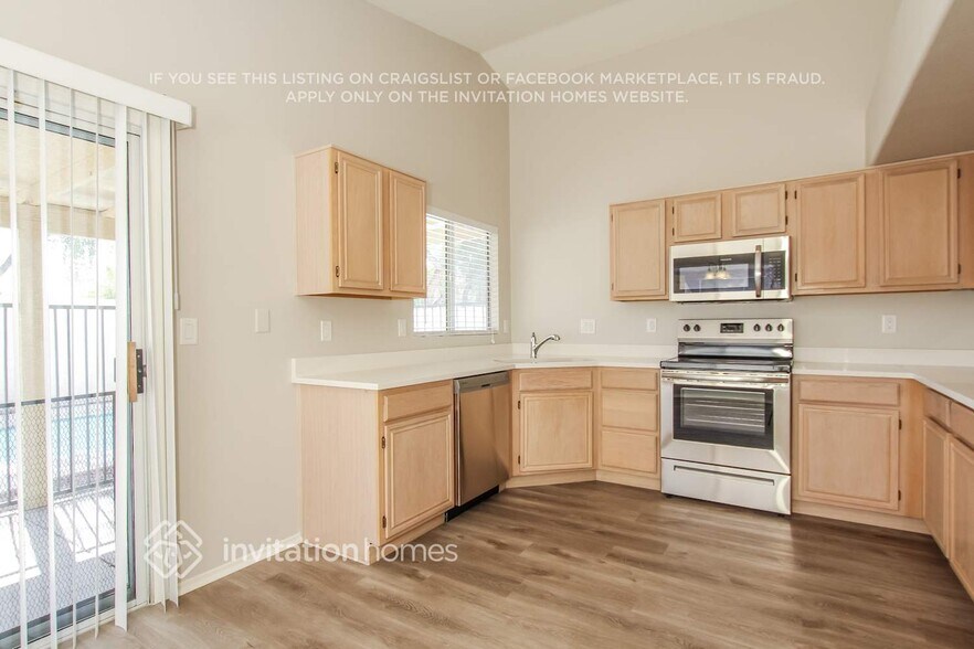 Building Photo - 8343 W Bloomfield Rd