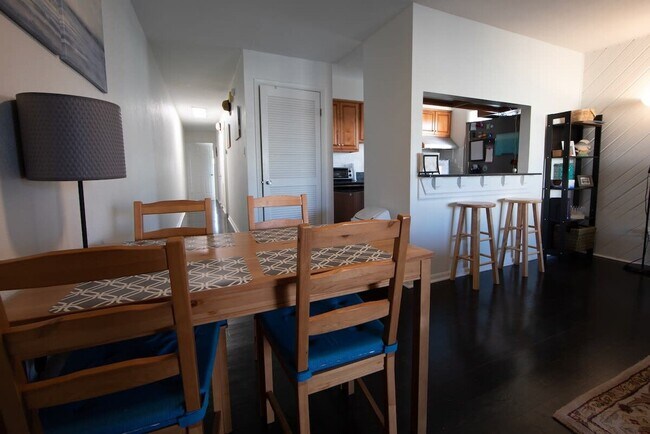 Building Photo - 736 W Ocean View Ave