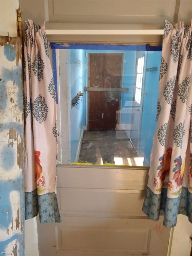 Building Photo - 3 br, 1 bath House - 212 South Street