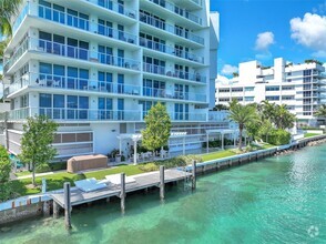 Building Photo - 9821 E Bay Harbor Dr