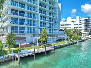 Building Photo - 9821 E Bay Harbor Dr