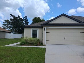 Building Photo - Newer 3 Bedroom 2 Bathroom Villa Home Silver Ridge