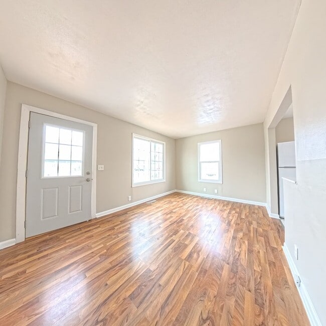 Building Photo - Cozy 2 Bedroom 1 Bathroom Home