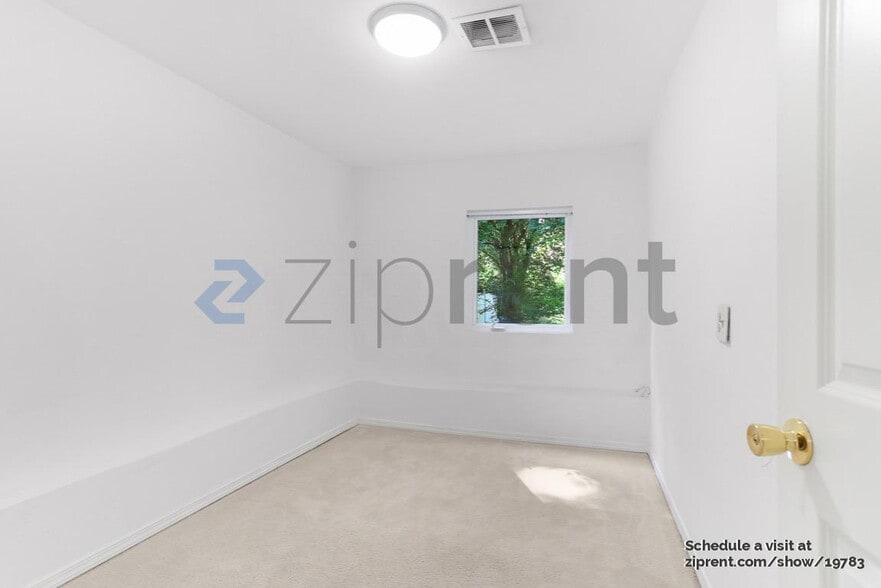 Building Photo - Unit A