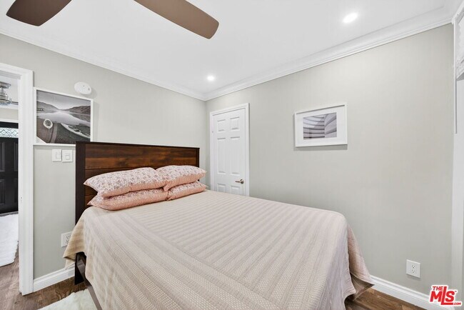 Building Photo - 1200 Tamarind Ave