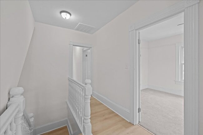 Building Photo - 258 Douglas Ave