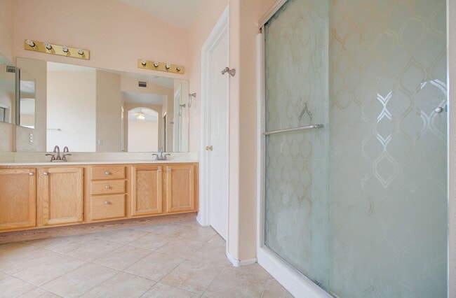 Building Photo - 1350 W Pelican Ct